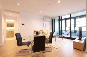 54D Chic 2Bedroom near Yarra River, City View with Free Parking